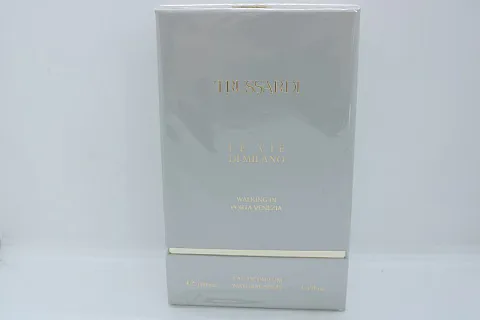 Trussardi Walking in Porta Venezia