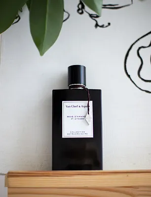 Van Cleef & Arpels Bois d Amande