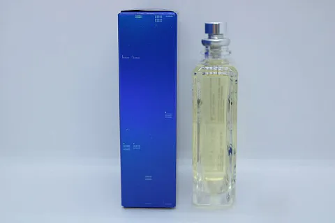 Escentric Molecules Molecule 01 + Iris