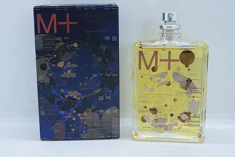 Escentric Molecules Molecule 01 + Black Tea