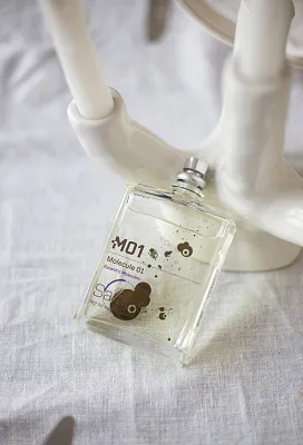 Escentric Molecules Molecule 01